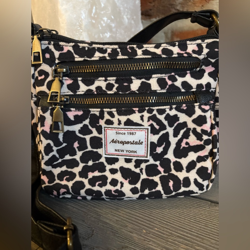 Aeropostale Leopard Print Crossbody Bag - Picture 2 of 11